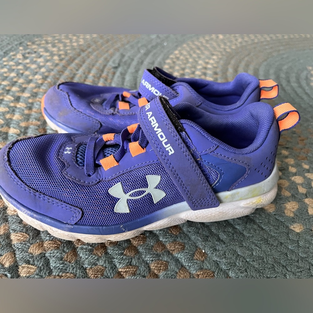 Girls Size 2 Under Armor Sneakers